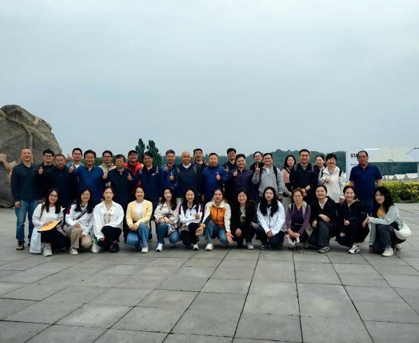 躍動春光，共赴夏至 ——中國農(nóng)墾經(jīng)濟發(fā)展中心組織開展春游暨職工健步走活動