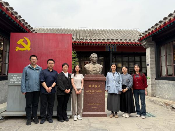 遵守“鐵規(guī)矩”，做好“學(xué)查改”——農(nóng)墾中心第一青年理論學(xué)習(xí)小組開展深入貫徹中央八項規(guī)定精神專題學(xué)習(xí)